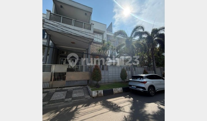 Disewakan Rumah Cantik Full Furnished di Sunter Jakarta Utara