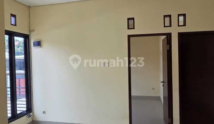 Dijual Rumah Luas 2 Lantai di Ciputat, Dekat Bintaro Jaya Xchange Mall