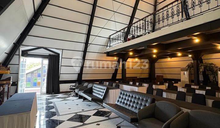 Luxury 3-Story Office Building with Basement and Rooftop near Renon