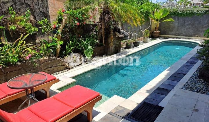 vila luas dan furniture di ungasan