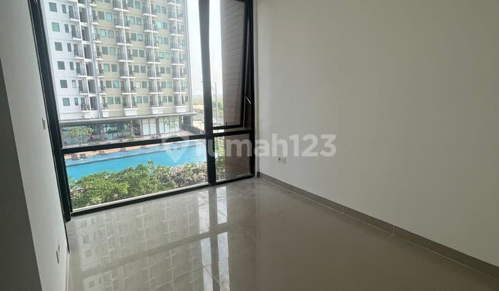 Rumah 3 Lantai Osaka Residence 4,5X10 Terrace Luas View Pool