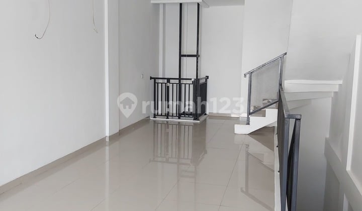 Ruko Mangga Besar 4,5 Lantai 4X18 Lokasi Ramai Cocok untuk Usaha