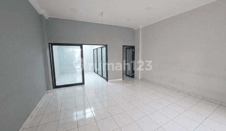 Exclusive 3-Story Shophouse in BGM, 5x15, Facing Inward, in the Busiest Location