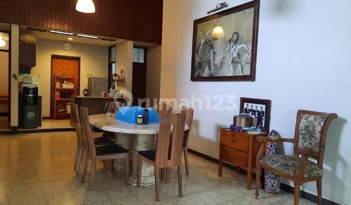 ( Big Sale) Rumah Mainroad Abadi, Gegerkalong, Pusat Kota, Strategis, Halaman Luas Bangunan Bagus (nego)
