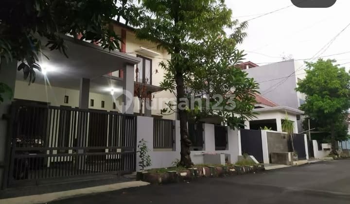 Rumah, 2 Lantai Dijual Cepat Harga Murah Lokasi Bebas Banjir di Galaxi Bekasi
