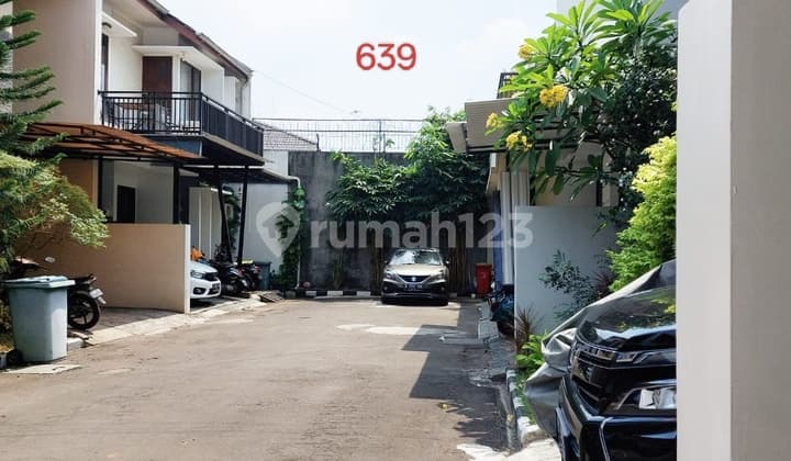House for Sale 2 Floors in West Pejaten Inside Town House Unfurnished