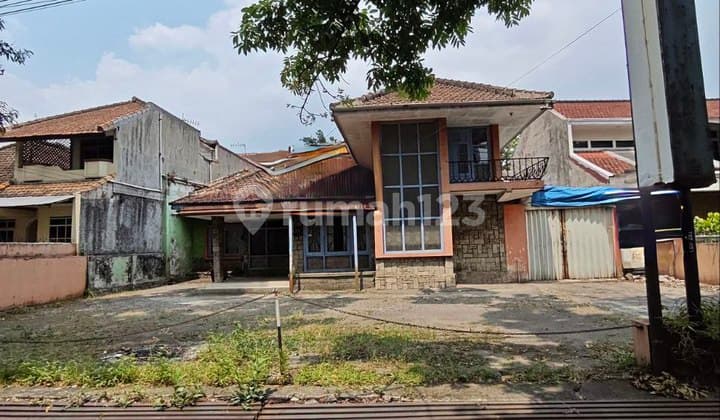 Rumah Lama Hitung Tanah Saja di Mainroad Area Burangrang