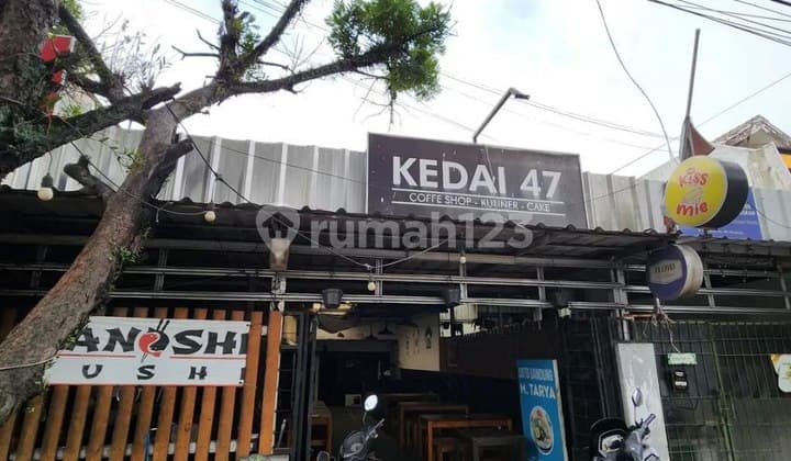 Dijual Rumah Hitung Tanah Saja Lokasi Strategis Cocok untuk Usaha