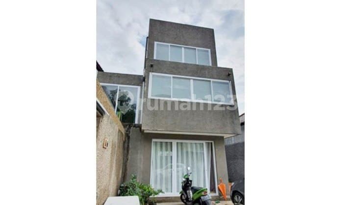 Rumah Industrial Minimalis Dalam Komplek Cigadung
