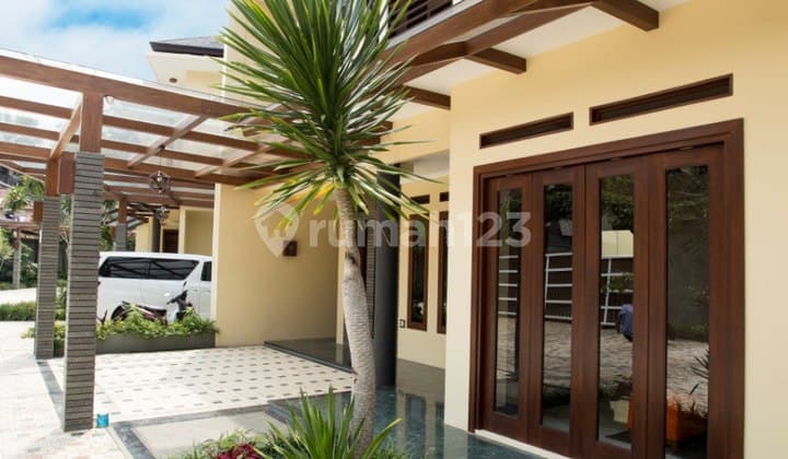 rumah lux siap huni best lokasi strategis di ciumbuleuit