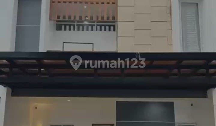Rumah Minimalis Modern 2 Lantai di Komplek Suryalaya