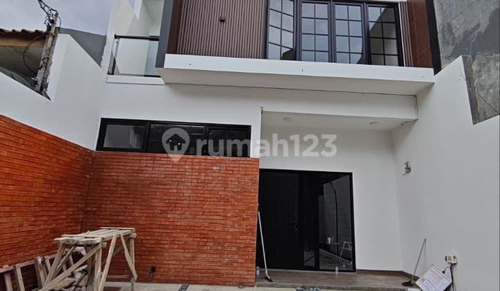 Rumah Baru 2 Lantai Siap Huni di Komplek Antapani