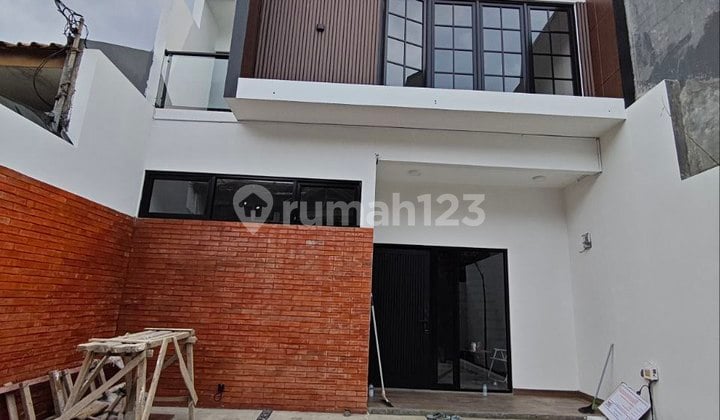 Rumah Baru 2 Lantai Siap Huni di Komplek Antapani
