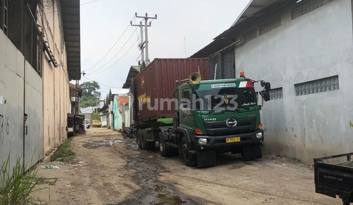 Gudang di Cibolerang (komplek) SHM Hadap Timur