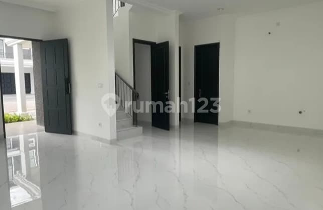 Rumah Villa Pasir Putih High Ceiling 10X15m 4+1 KT Siap Disewa