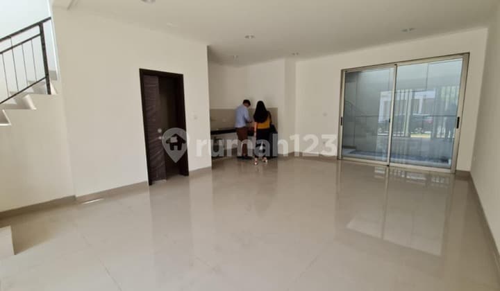 Disewakan Rumah PIK 2 Luas 6x15m 3+1 Br Siap Huni Dekat Superhiro