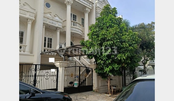 Rumah Pik 1 Cluster Manyar 8X17m Semi Furnished Dekat Sis dan Bbs