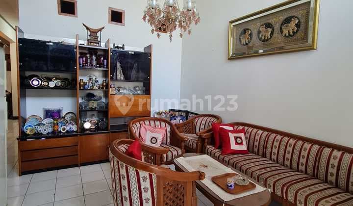 Rumah 1,5 Lantai Setraduta Jarang Ada