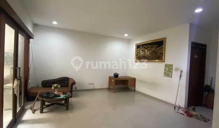 Sayap Setrasari Bangunan Minimalis