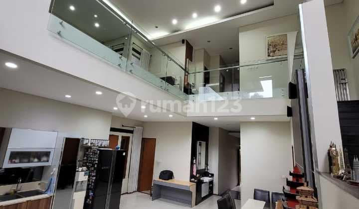 Turun Harga! Rumah 2 Lantai Bagus Semi Furnished Sayap Sutami Setrasari