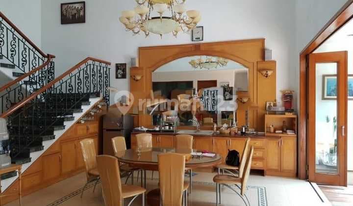 Turun Harga Rumah 3 Lantai Bagus Semi Furnished Naripan Mainroad