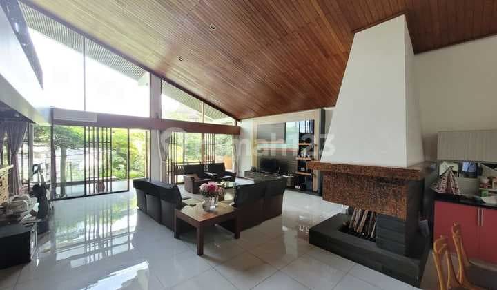 Rumah 2 Lantai Bagus Terawat Budisari