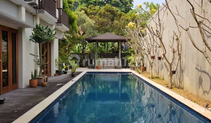 Rumah Homy Hegarsari Dengan Kolam Renang