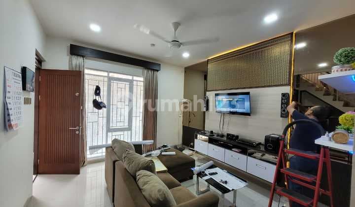 Turun Harga! Rumah 2 Lantai Bagus Furnished Buah Batu Square