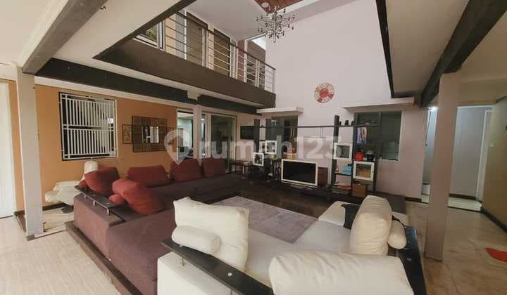 Turun Harga Rumah 2,5 Lantai Bagus di Setra Duta, Bandung