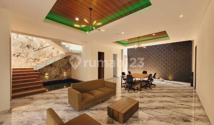 Rumah 2,5 Lantai Bagus Setraduta Bandung
