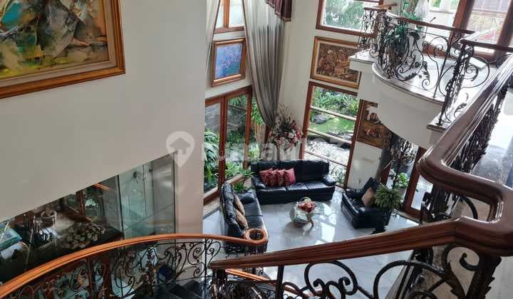 Rumah 3 Lantai Bagus di Setra Duta Mainroad Bandung