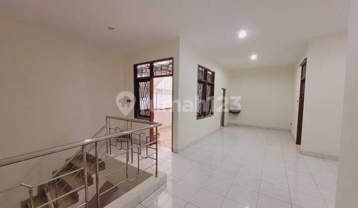 Rumah 2 Lantai Bagus Sayap Kalipah Apo