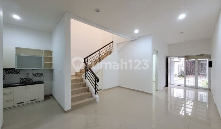 Rumah 2 Lantai Bagus Setra Duta, Bandung