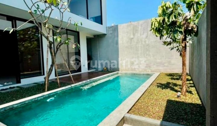 New 2-Story Villa in Kerobokan - Freehold, 5M Access, Near Canggu