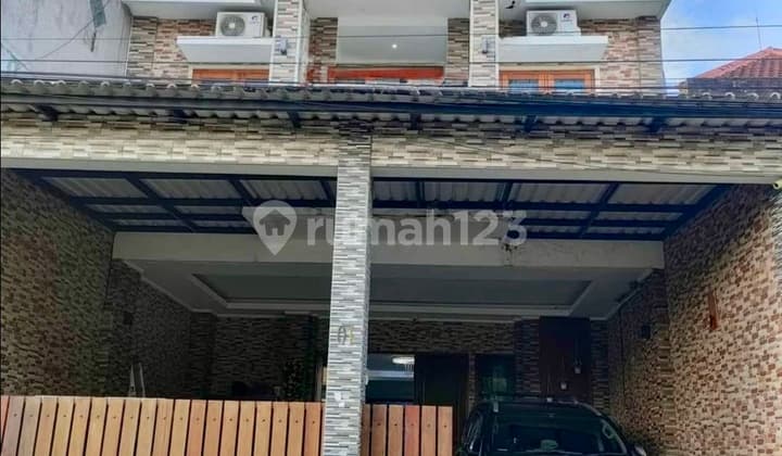 Rumah Semi Villa 2 Lantai Full Furnish Dekat Lapangan Renon