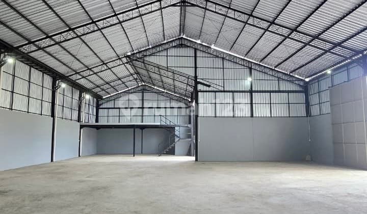 New Warehouse by the Road with Tronton Truck Access in Sesetan