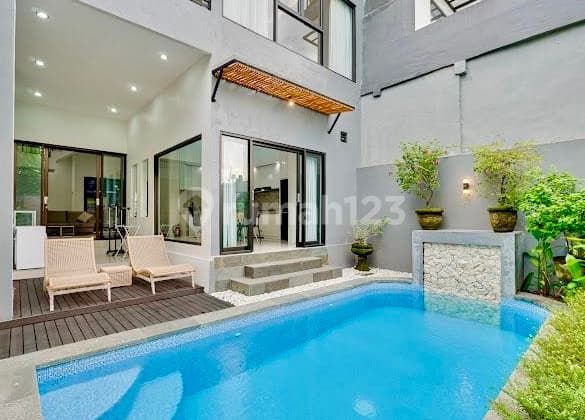 Rumah Mewah Semi Villa Full Furnish, Private Pool - Gatsu Barat
