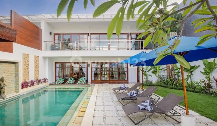 Villa Modern Tropical Pusat Seminyak Dekat Pantai
