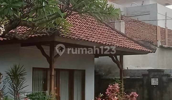 Villa Classic Elegan Denpasar Timur | Kolam Renang & Taman Luas