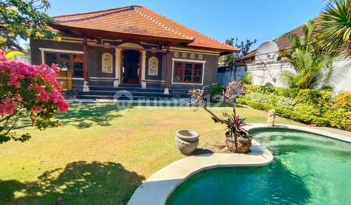 Villa Mewah Siap Huni di Sekuta Sanur - Full Jati, Full Marmer