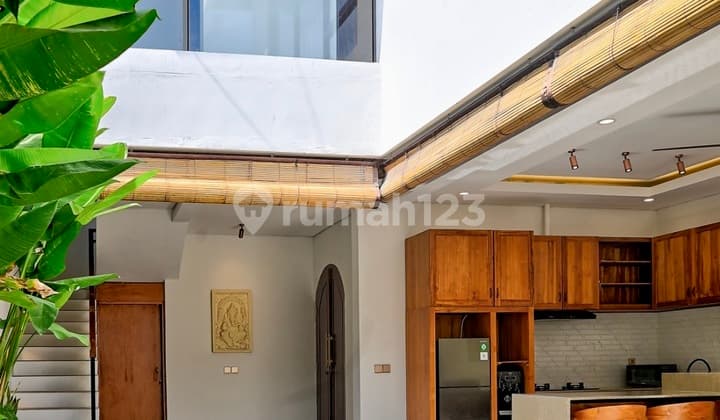 Villa 2 Lantai Rooftop View Pantai Sanur - Fully Furnished