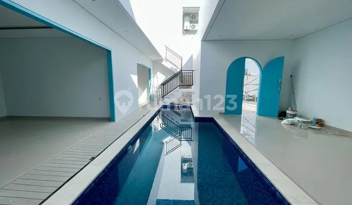 Brand New Santorini Villa Dekat Pantai Melasti