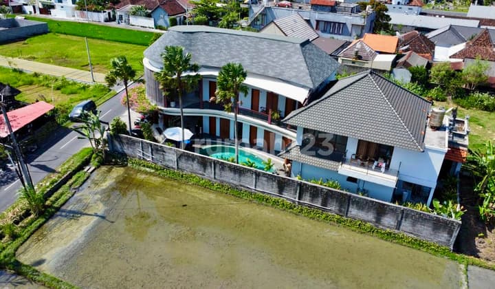 Guest House with 9 Rooms in Kerobokan Near Berawa, Fully Furnished