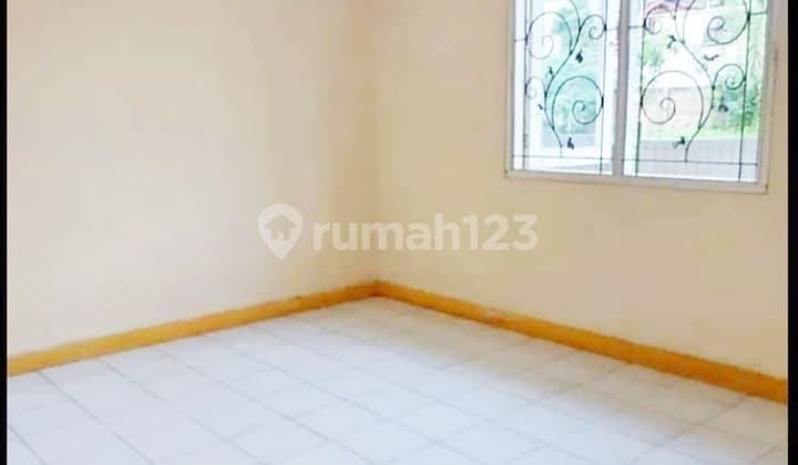 Rumah Siap Huni Posisi Hoek di Metro Permata 1