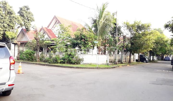 Ready-to-Occupy Corner House in Sector 1c Gading Serpong