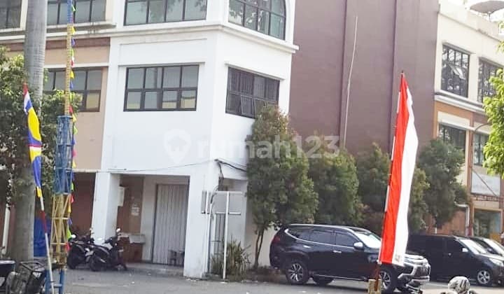 Ruko Posisi Hoek Siap Pakai Hadap Mall Daan Mogot Jakarta Barat