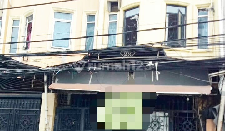 Rumah Mangga Besar 3,5 Lantai di Lokasi Strategis, Siap Huni