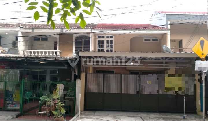 Rumah di Kelapa Gading 2 Lantai Siap Huni Ada Carpot