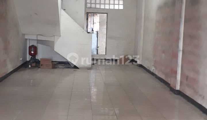 3.5-Story Shop House in Ciputat Tangerang Strategic Negotiable