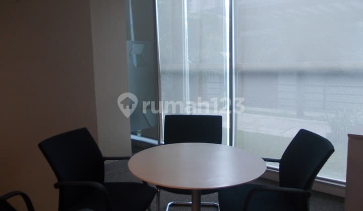 Office Space di Gedung Bukopin, Pusat Kota Surabaya, Parkir Luas